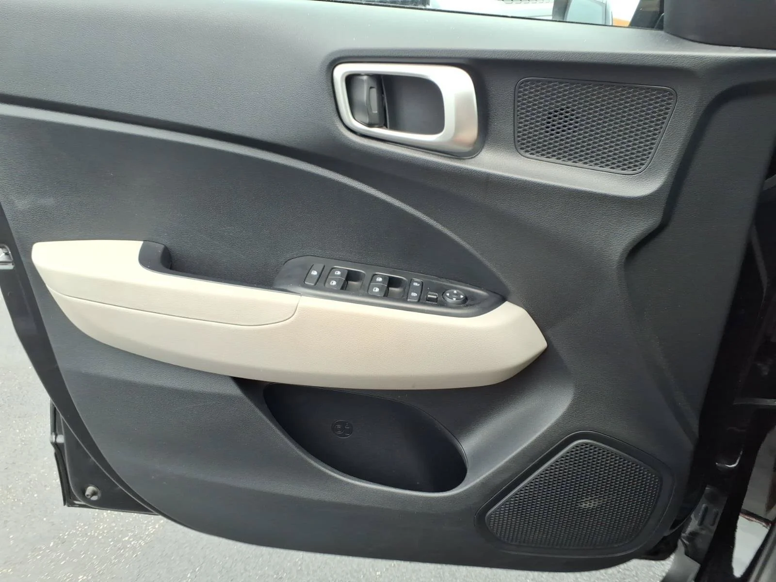 Used 2025 Onyx Black Hyundai SEL image 24