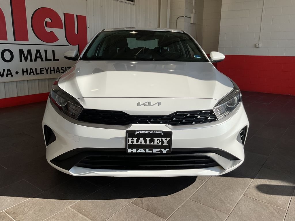 Used 2023 White Kia LXS image 3