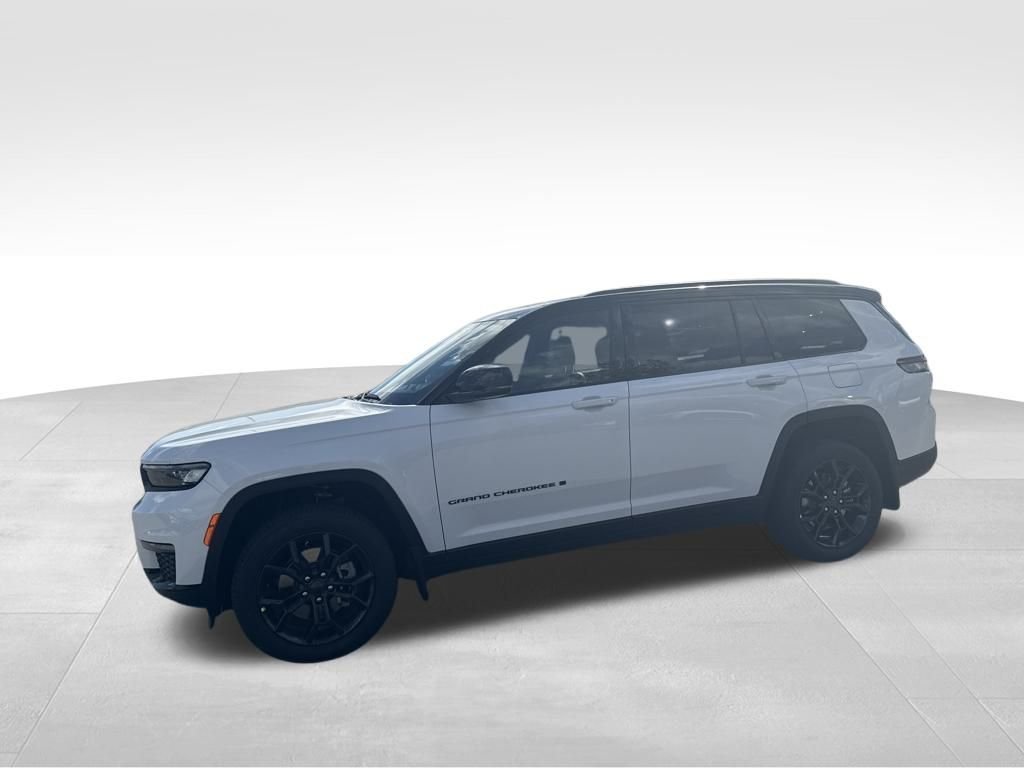 2025 Jeep Grand Cherokee Limited photo 3