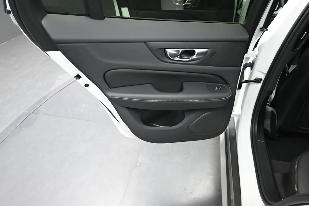 New 2026 Crystal White Volvo B5 Ultra image 14