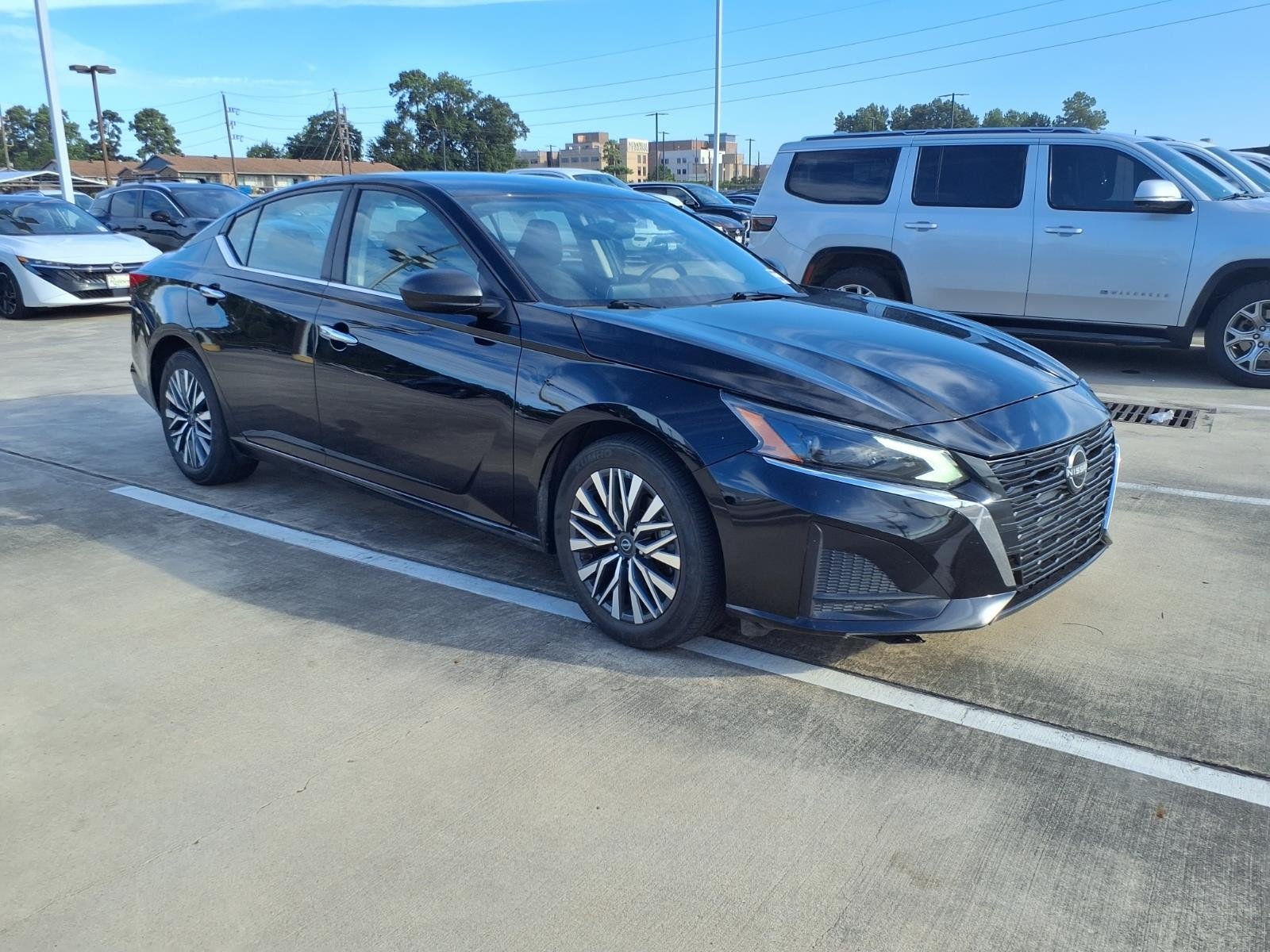 Used 2024 Super Black Nissan 2.5 SV image 3
