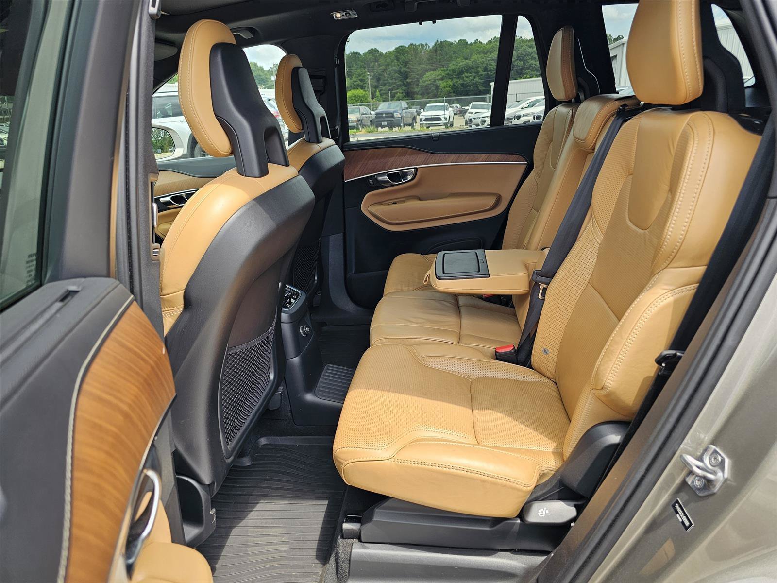 Used 2020 Birch Light Metallic Volvo Inscription image 33