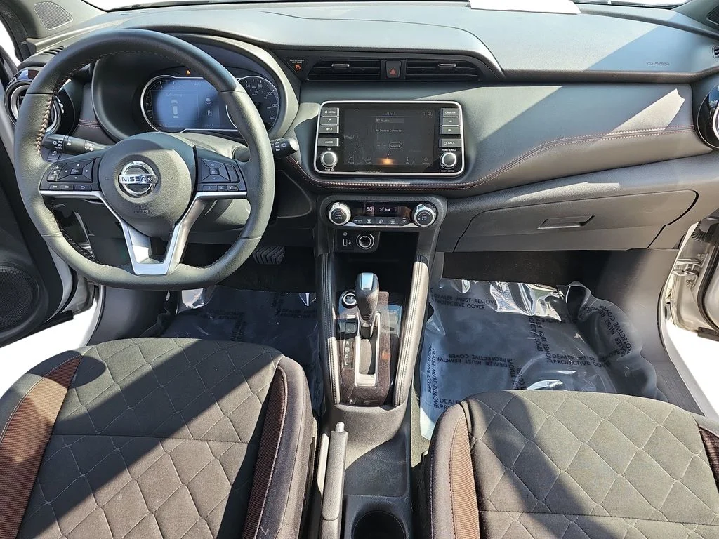 Used 2019 Silver Nissan SR image 9