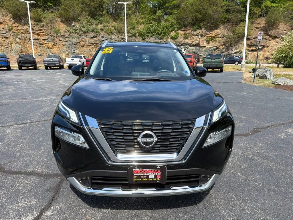 Used 2023 Black Nissan Platinum image 8