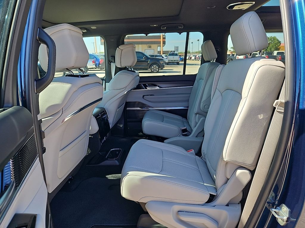 New 2026 Fathom Blue Pearl-Coat Exterior Paint (Late Availability) Jeep Summit Obsidian image 11