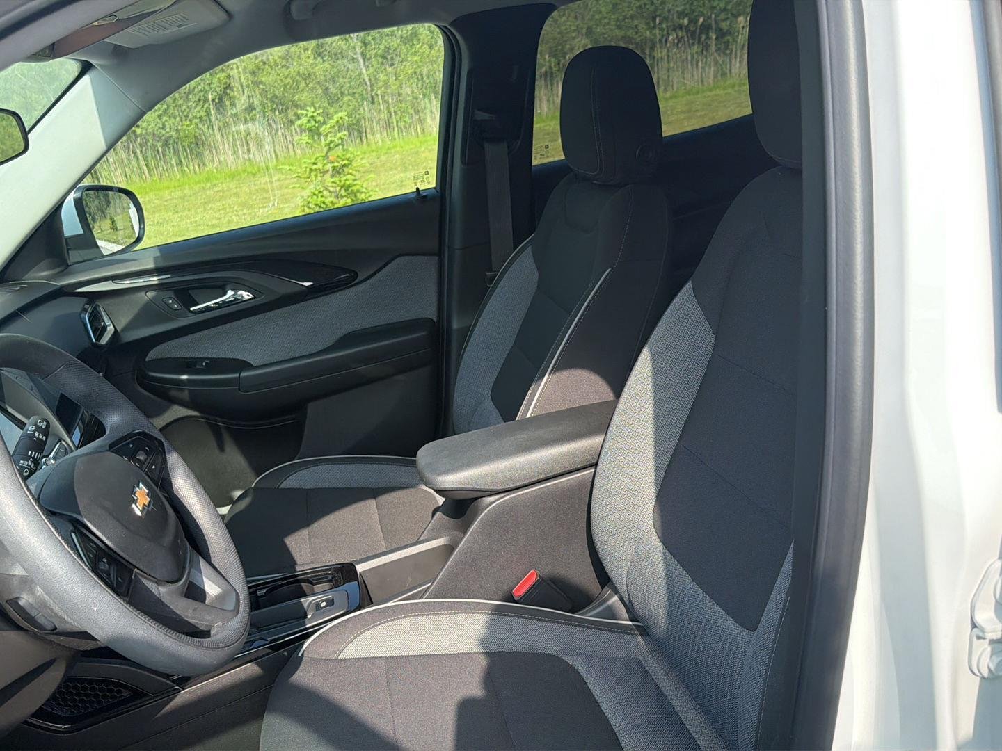 Used 2023 Summit White Chevrolet LT image 9