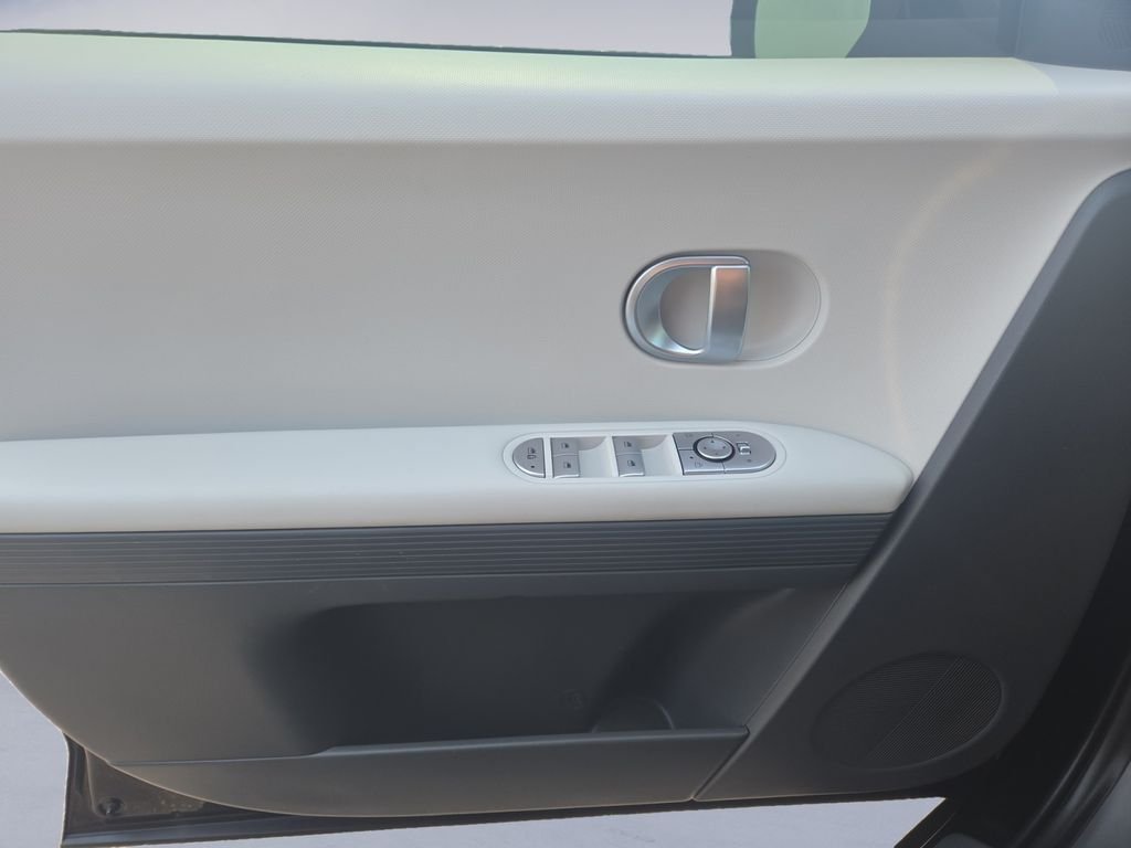 Used 2024 Black Hyundai SEL image 11