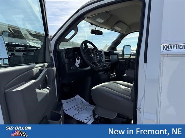 New 2025 Summit White Chevrolet 1WT image 2