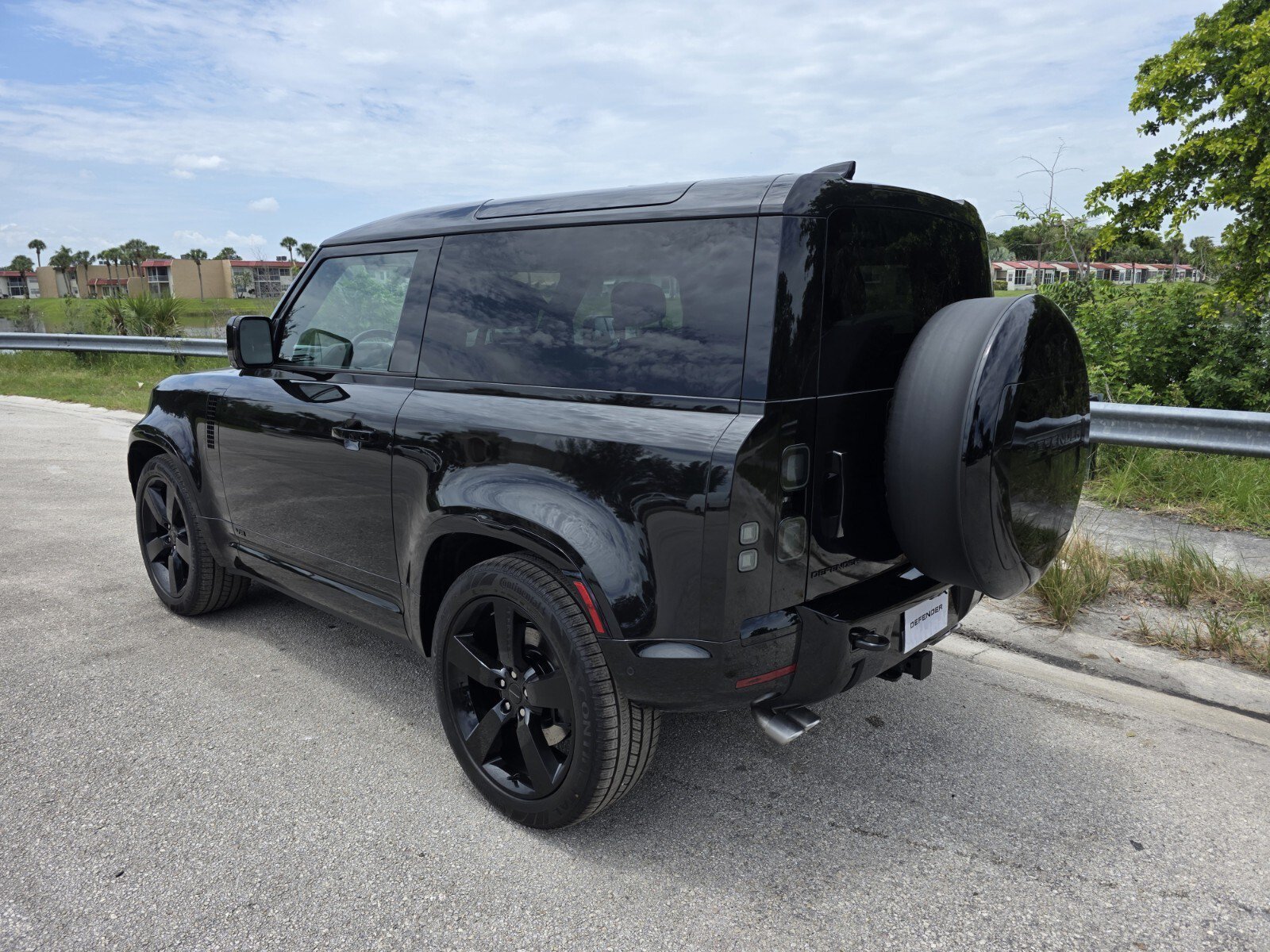 New 2026 Santorini Black LAND ROVER V8 image 2