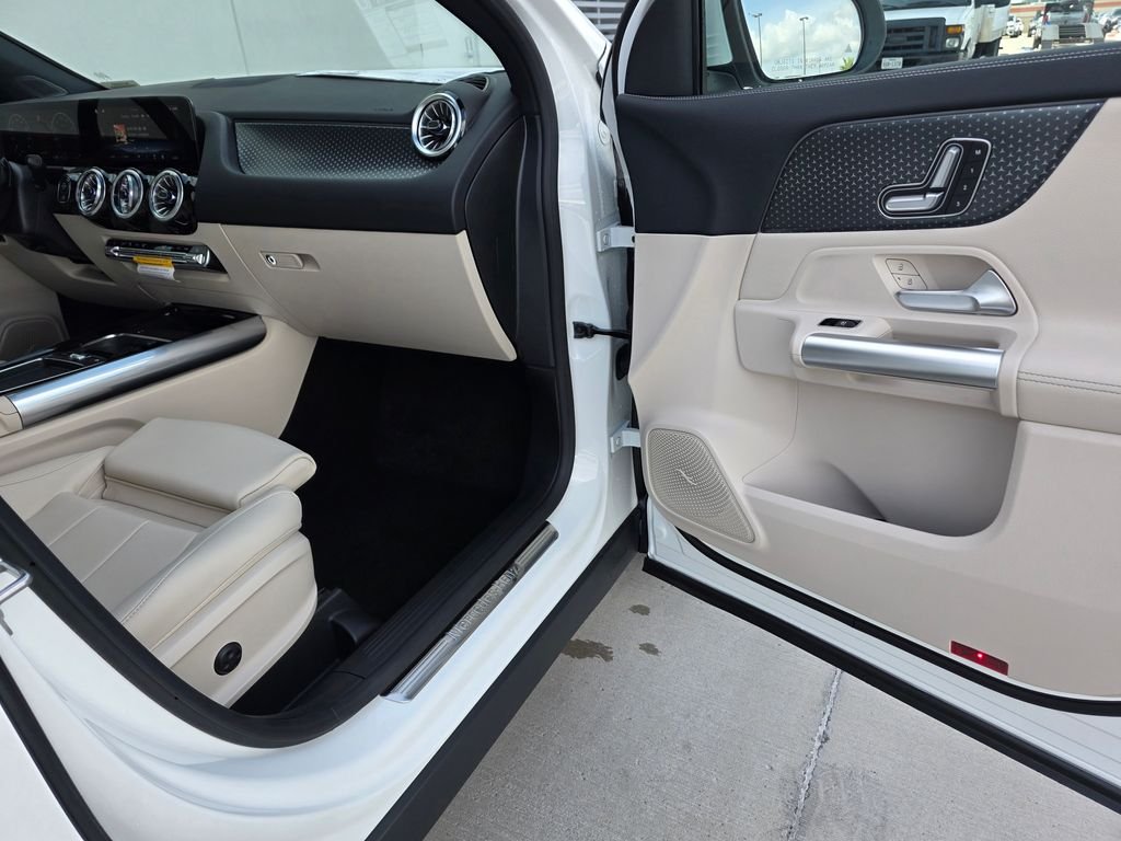 New 2026 Polar White Mercedes-Benz GLA 250 image 17