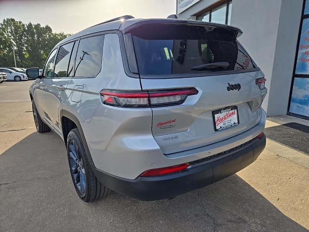 New 2026 Silver Zynith Exterior Paint Jeep  image 8