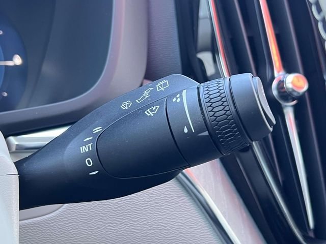 2025 Volvo XC60 Plus - Photo 24