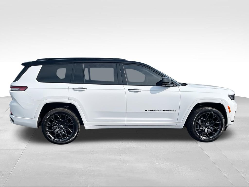 Used 2025 White Jeep Summit image 9