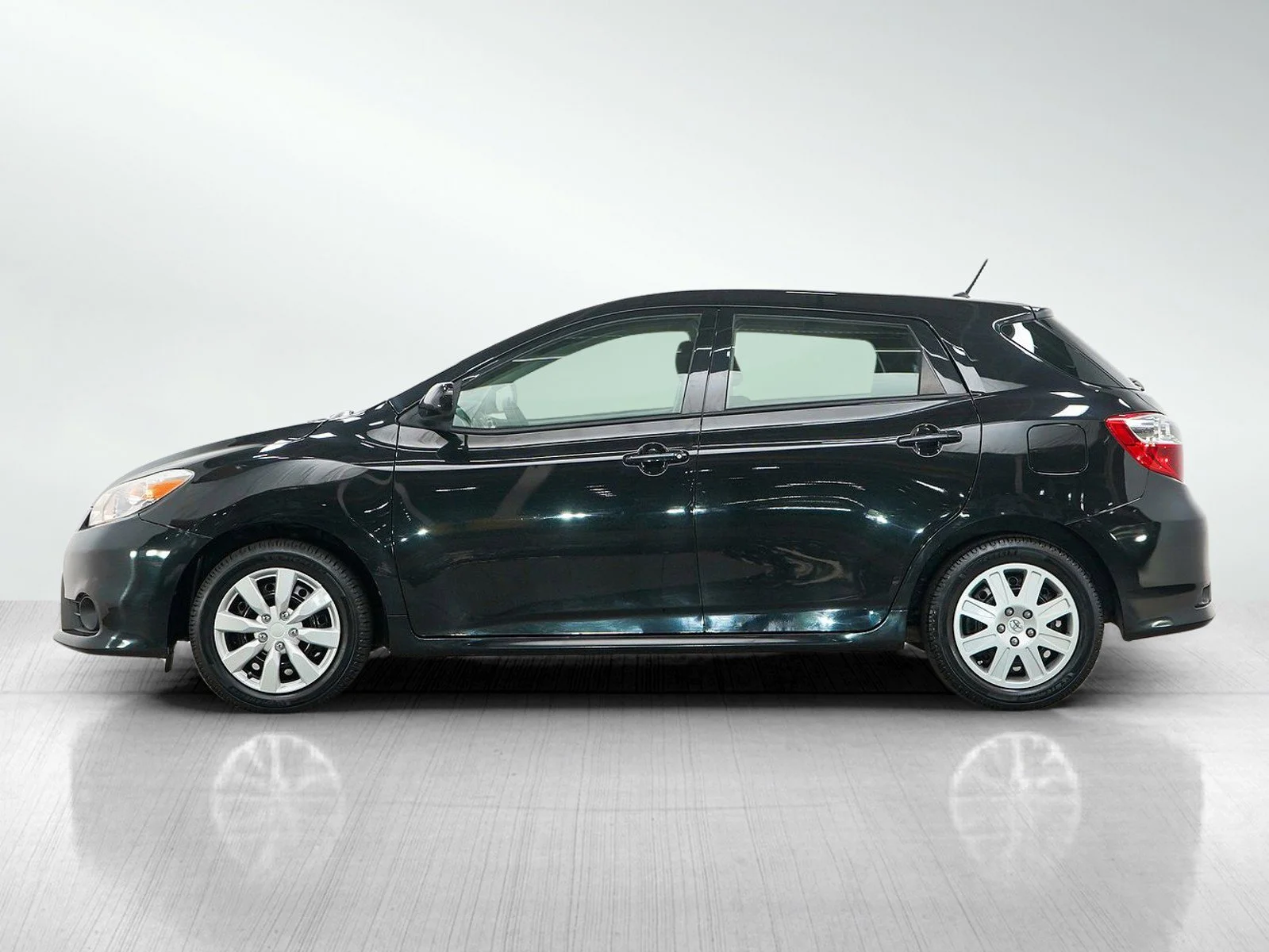 Used 2013 Toyota Matrix L with VIN 2T1KU4EE2DC053528 for sale in Burnsville, Minnesota