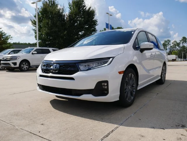 New 2027 Platinum White Pearl Honda Touring image 7