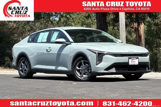 2025 Kia K4 LXS AT's photo