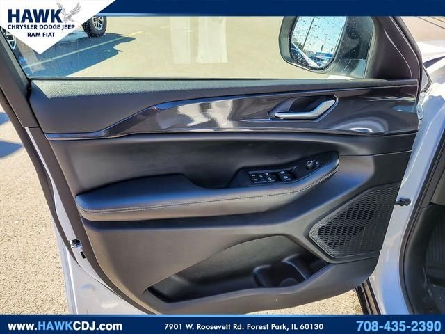 Used 2023 White Jeep Laredo image 21