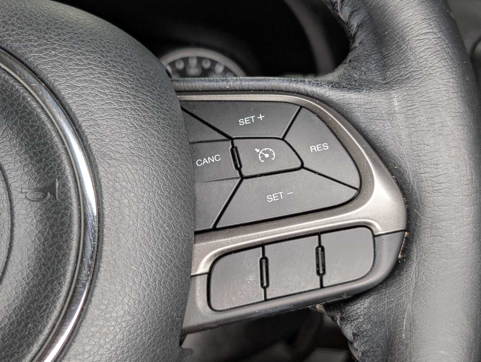 Used 2019 Alpine White Clearcoat Jeep Limited image 37