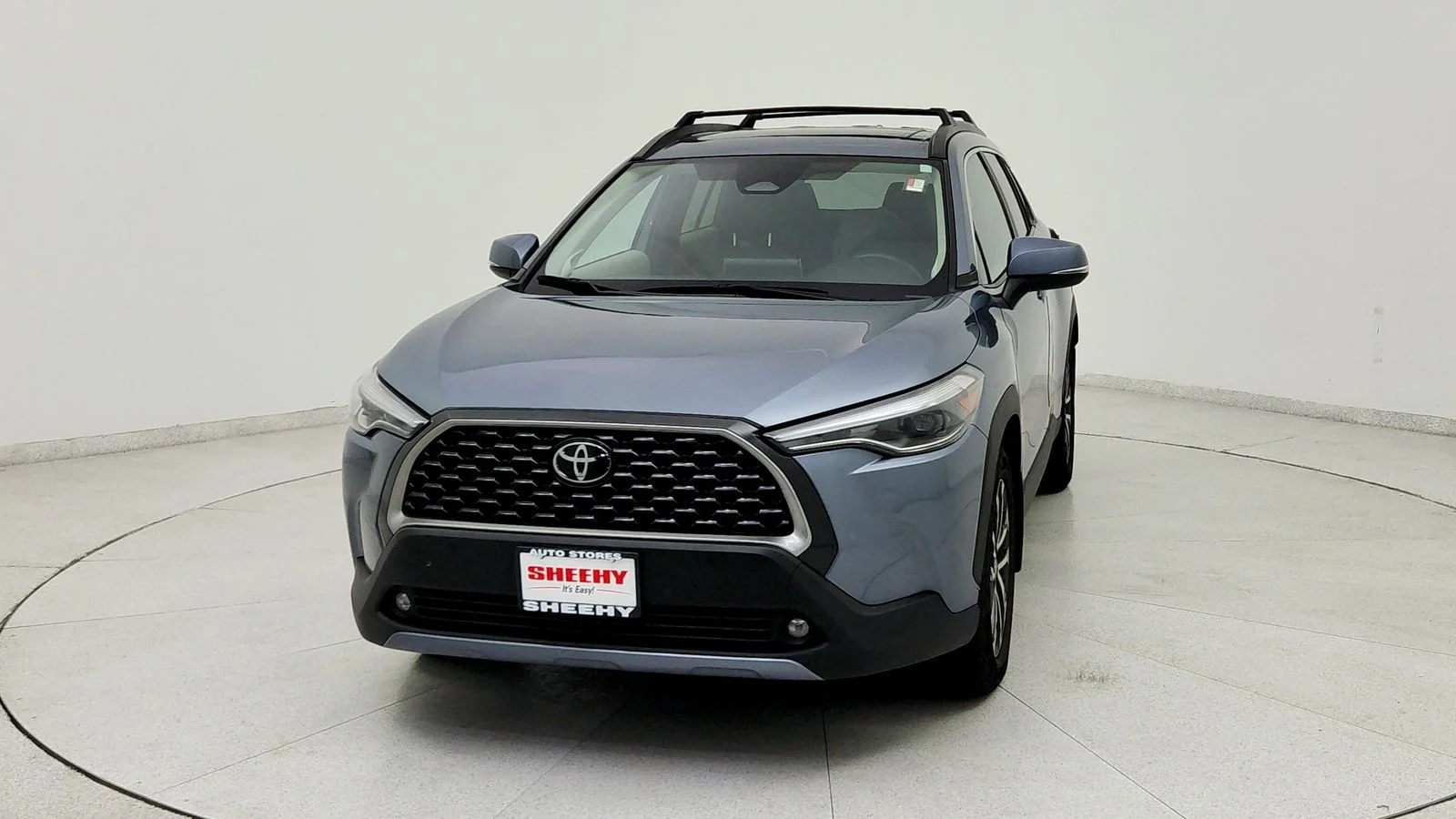 Used 2023  Toyota XLE image 2
