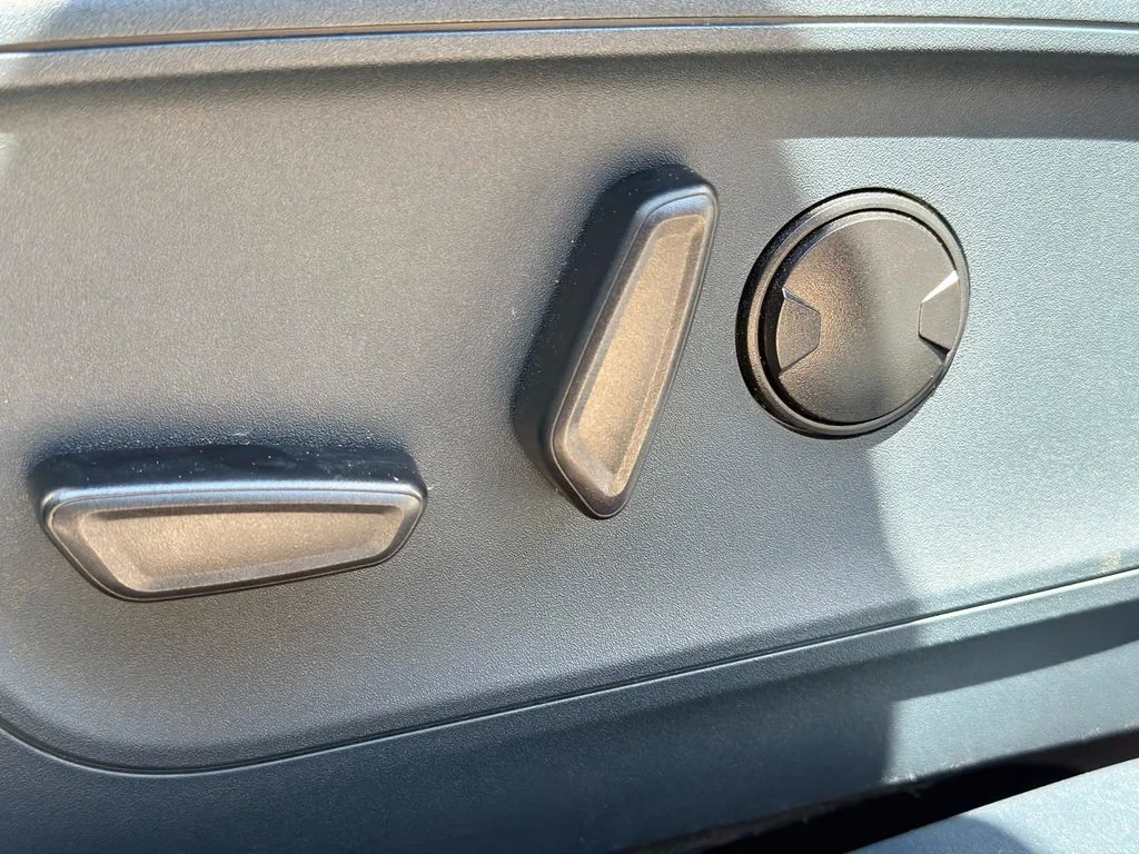 Used 2024 Oxford White Ford Lariat image 20