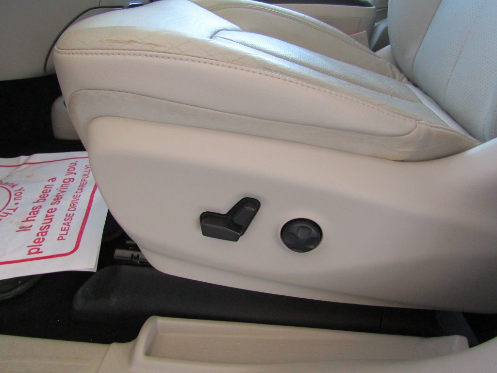 Used 2021 Silver Chrysler Touring L image 7