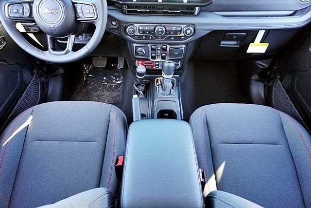 New 2026 Granite Crystal Metallic Clear-Coat Exterior Paint Jeep Rubicon image 24