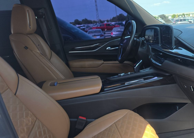Used 2022 White Cadillac Premium Luxury image 16