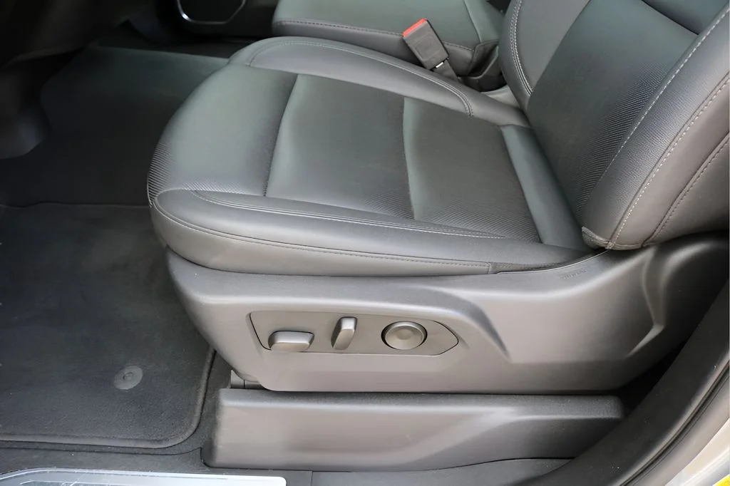 Used 2025 Silver GMC SLT image 13