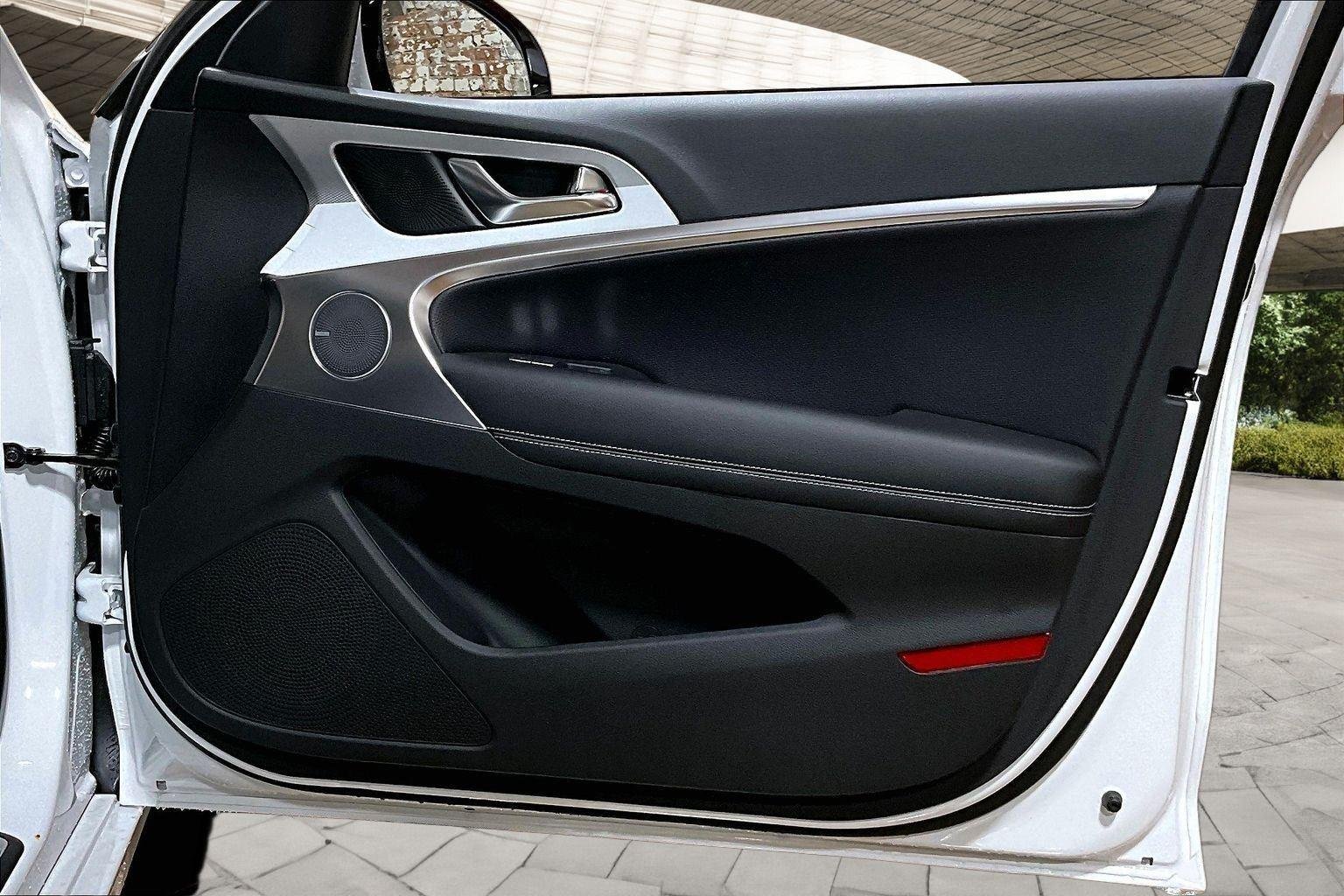 New 2026 Uyuni White Genesis 2.5T PRESTIGE image 13
