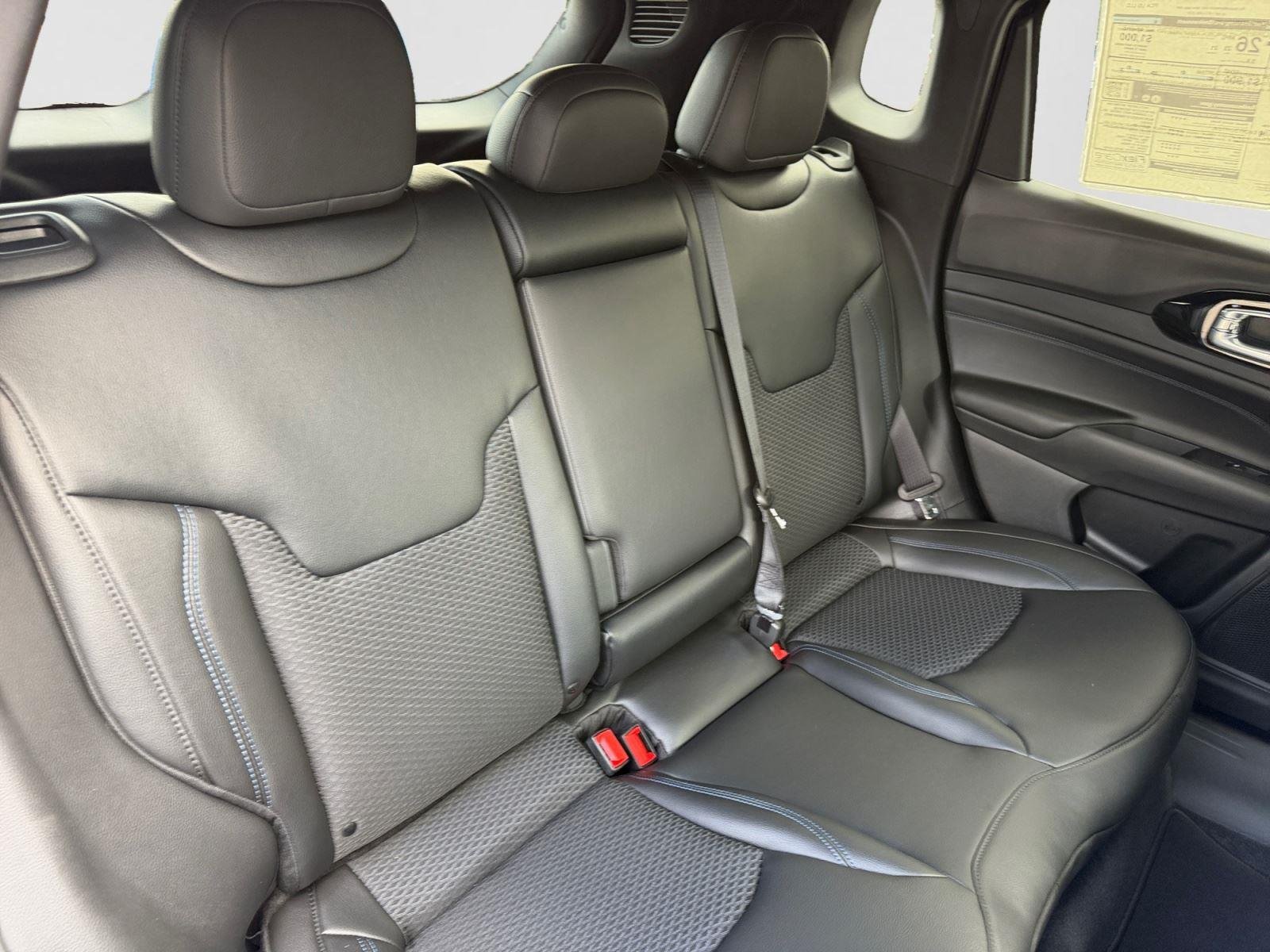 New 2026 Fathom Blue Pearl-Coat Exterior Paint Jeep Latitude Altitude image 18