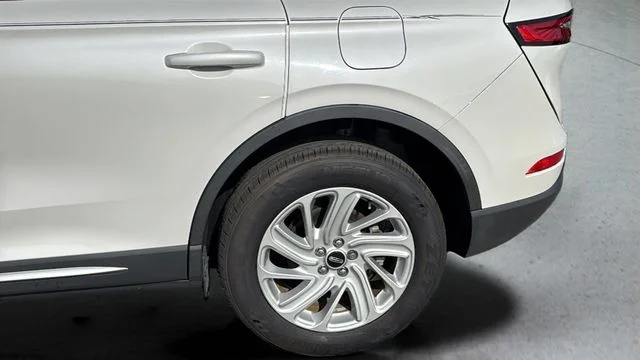 Used 2022 White Lincoln Standard image 32