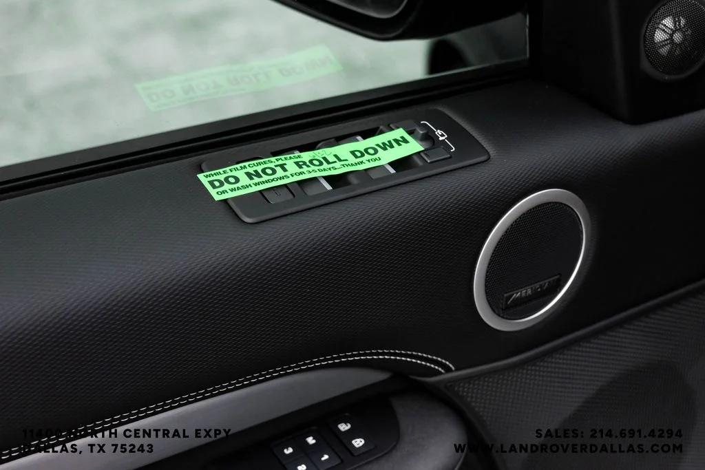 New 2026 Santorini Black Metallic Land Rover Dynamic SE image 36