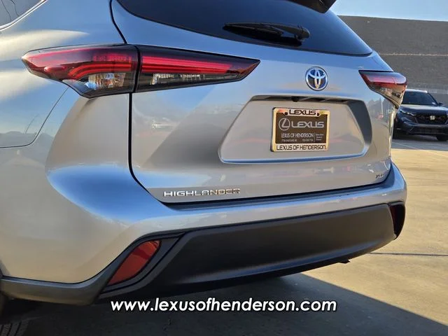 Used 2024 Silver Toyota XLE image 5