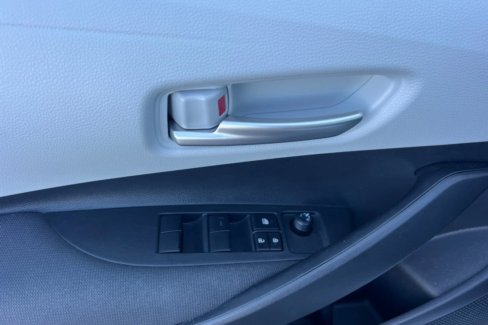 Used 2026 Wind Chill Pearl Toyota SE image 10