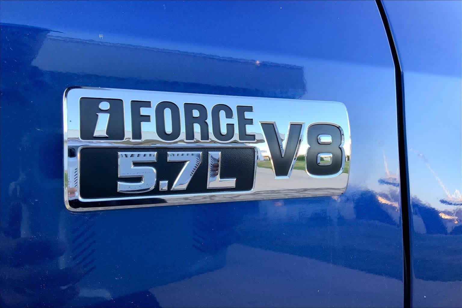 Used 2015 Blue Ribbon Metallic Toyota SR5 image 9