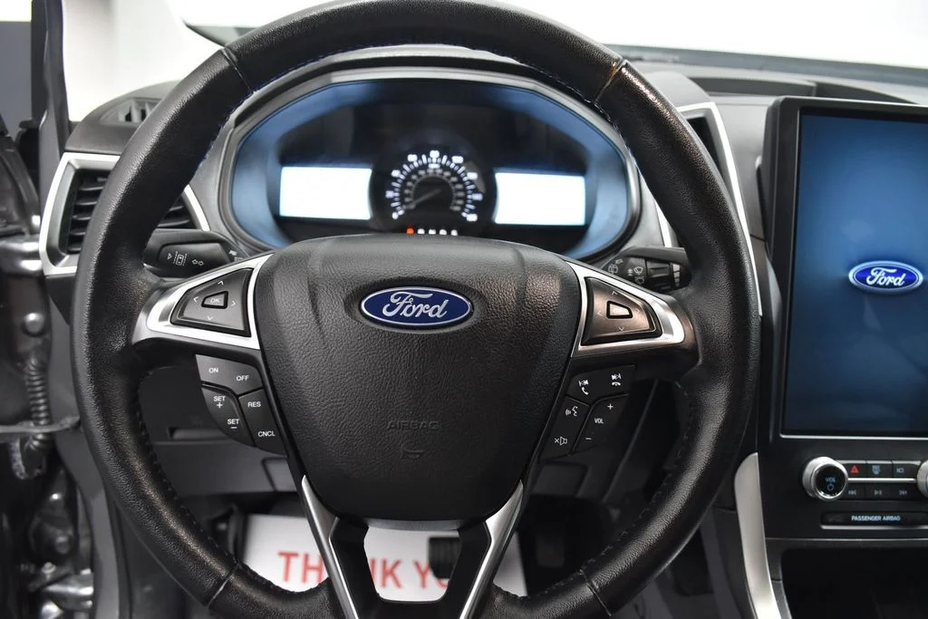 Used 2023 Gray Ford SEL image 8