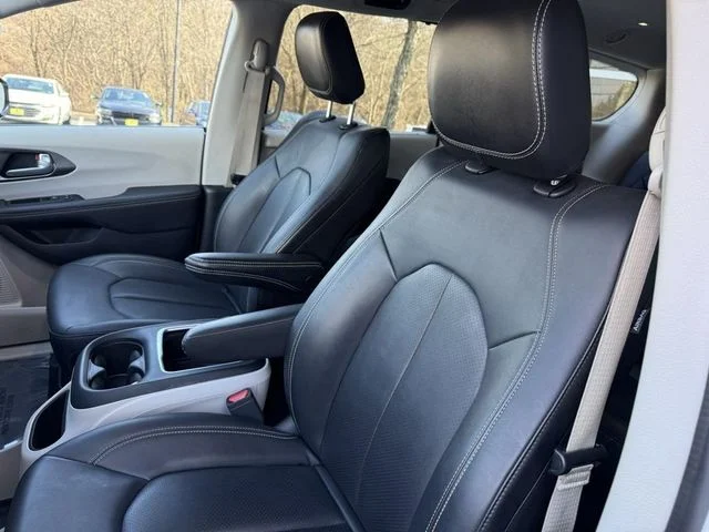 Used 2024 White Chrysler Touring L image 14