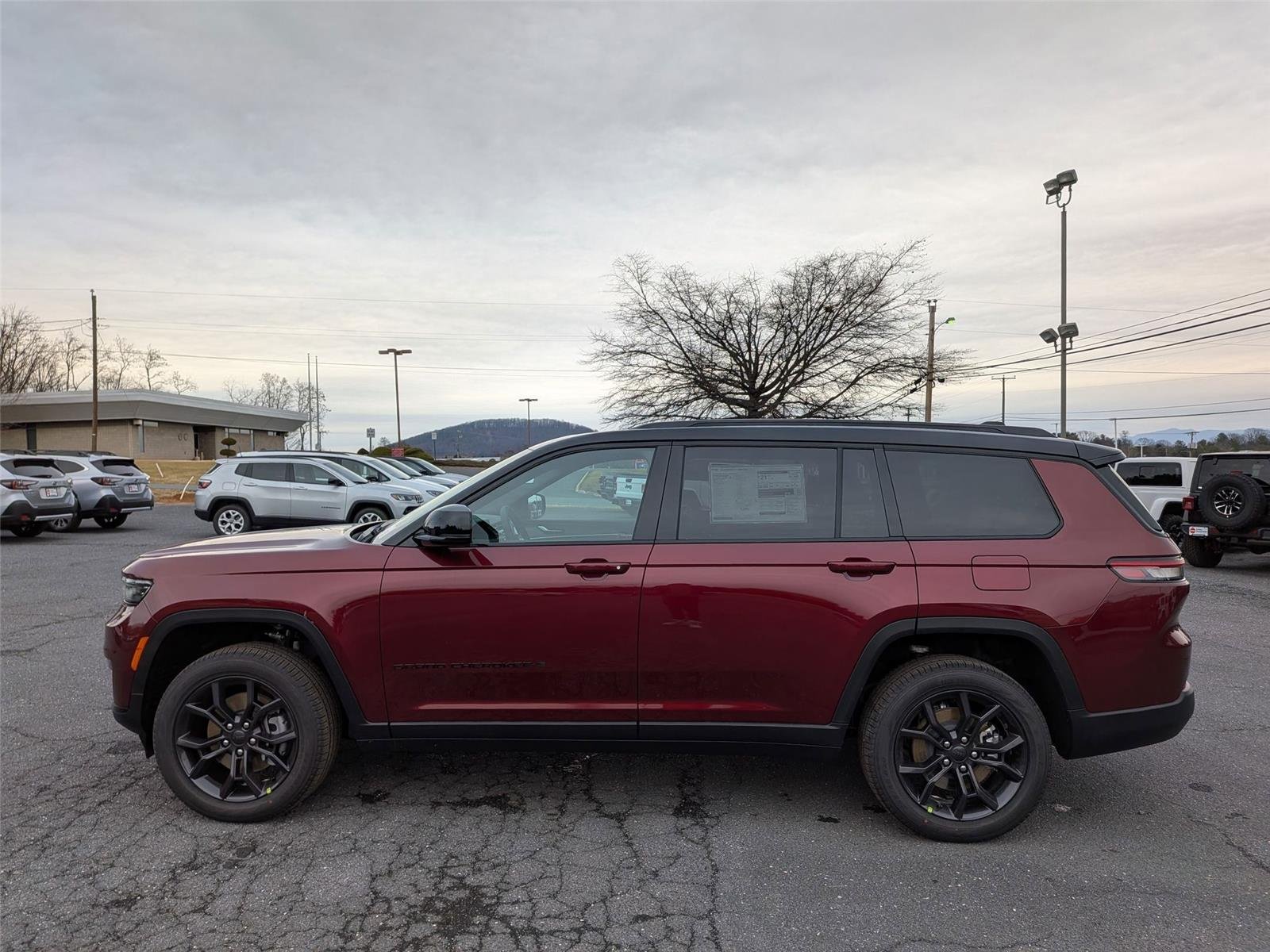 New 2025 Velvet Red Pearl-Coat Exterior Paint Jeep Limited image 8