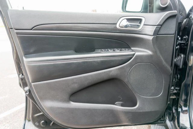 Used 2020 Black Jeep Laredo E image 18