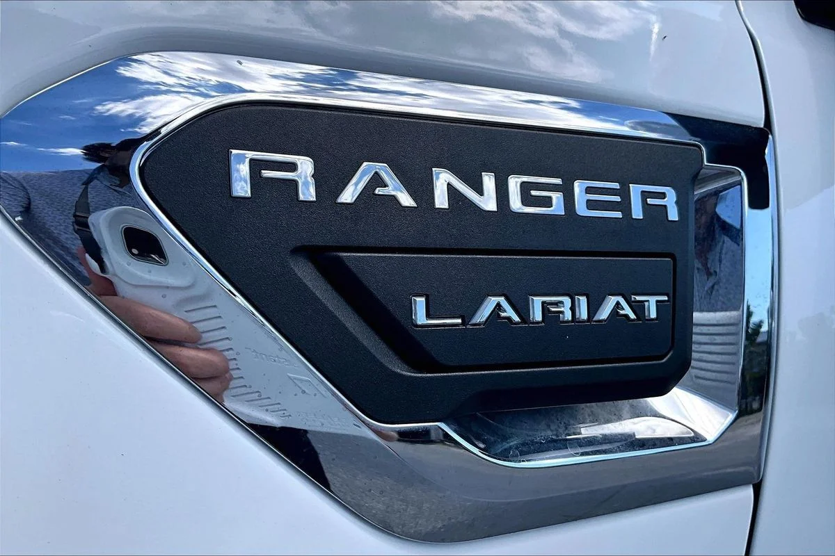Used 2019  Ford LARIAT image 25