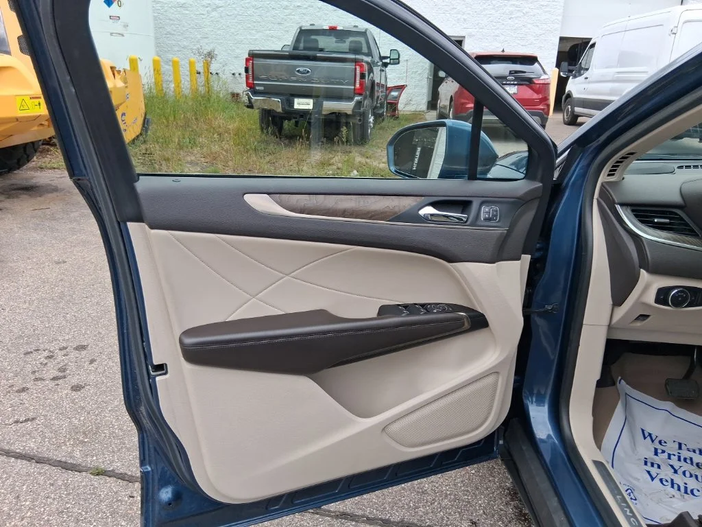 Used 2018 Diamond Lincoln Reserve image 14