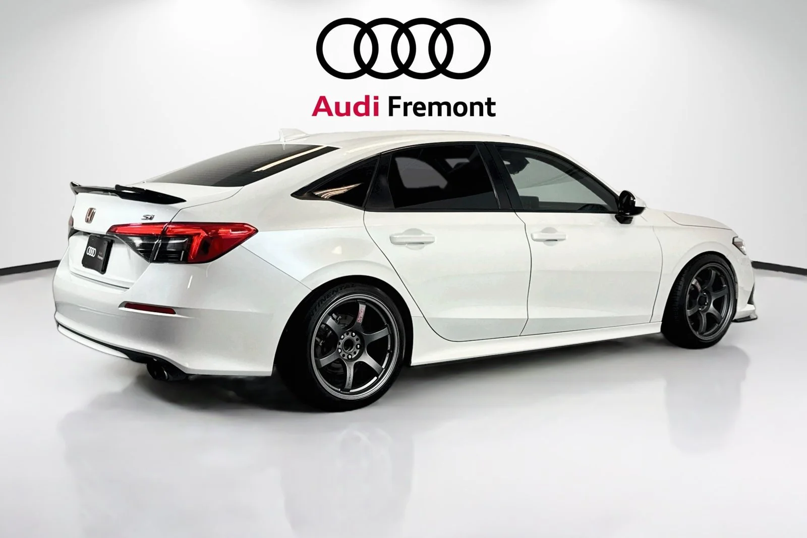 Used 2023 Platinum White Pearl Honda  image 4