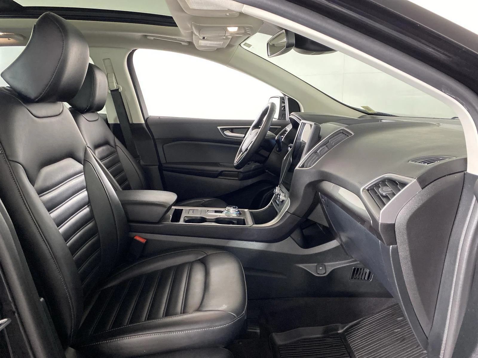 Used 2024 Agate Black Ford SEL image 28
