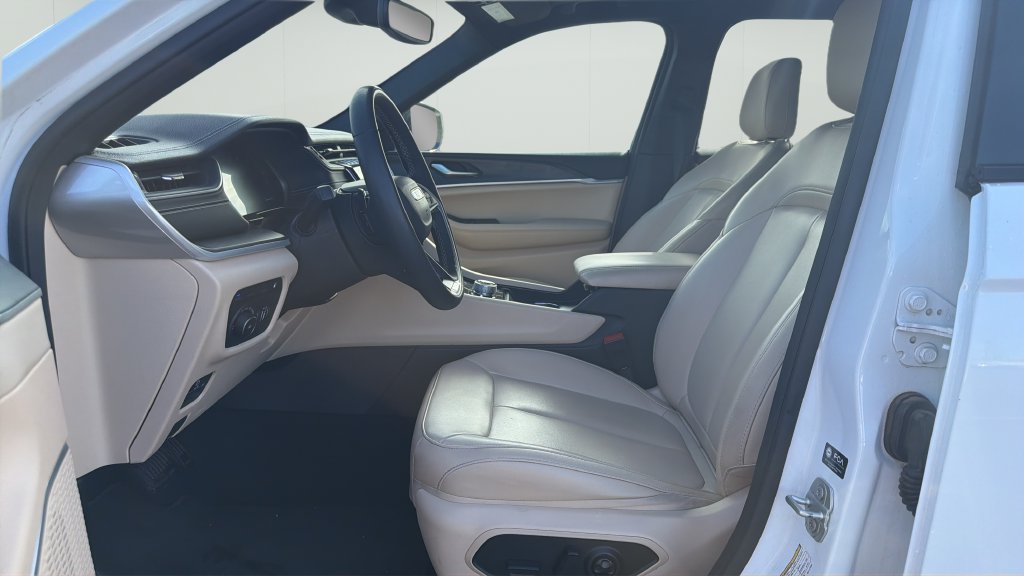 Used 2024 White Jeep 4xe image 9