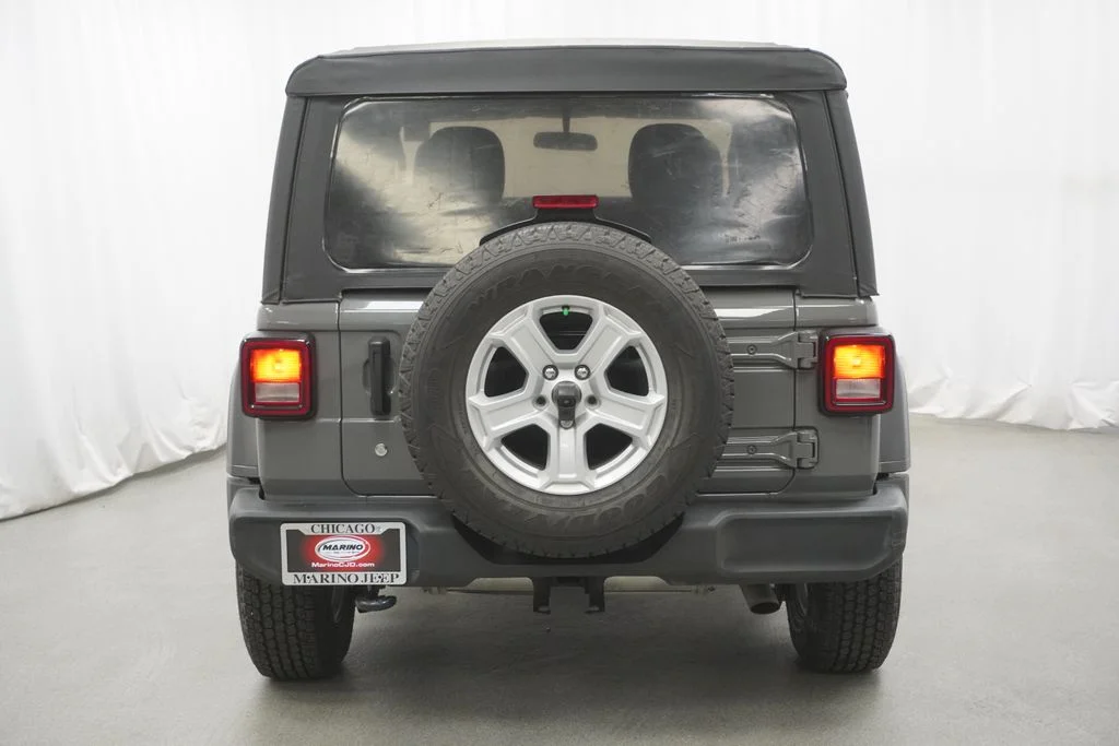 Used 2019 Gray Jeep Sport S image 11