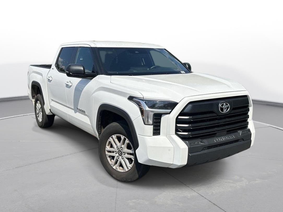 Used 2025 Ice Cap Toyota SR5 image 4