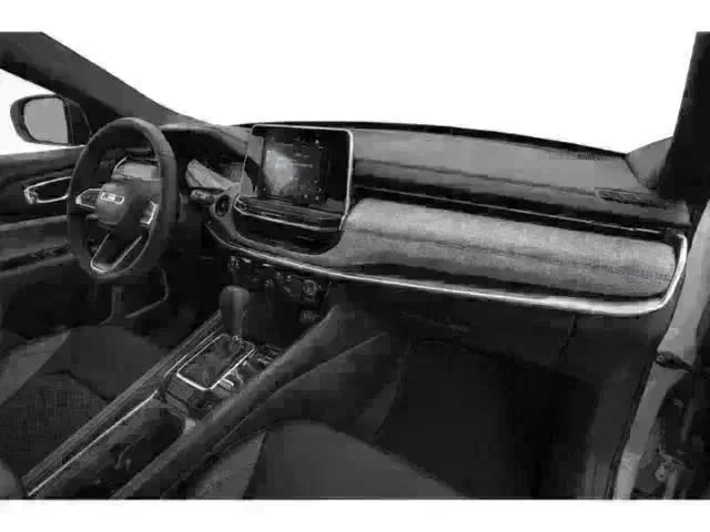 New 2026 Diamond Black Crystal Pearl-Coat Exterior Paint Jeep Latitude image 13