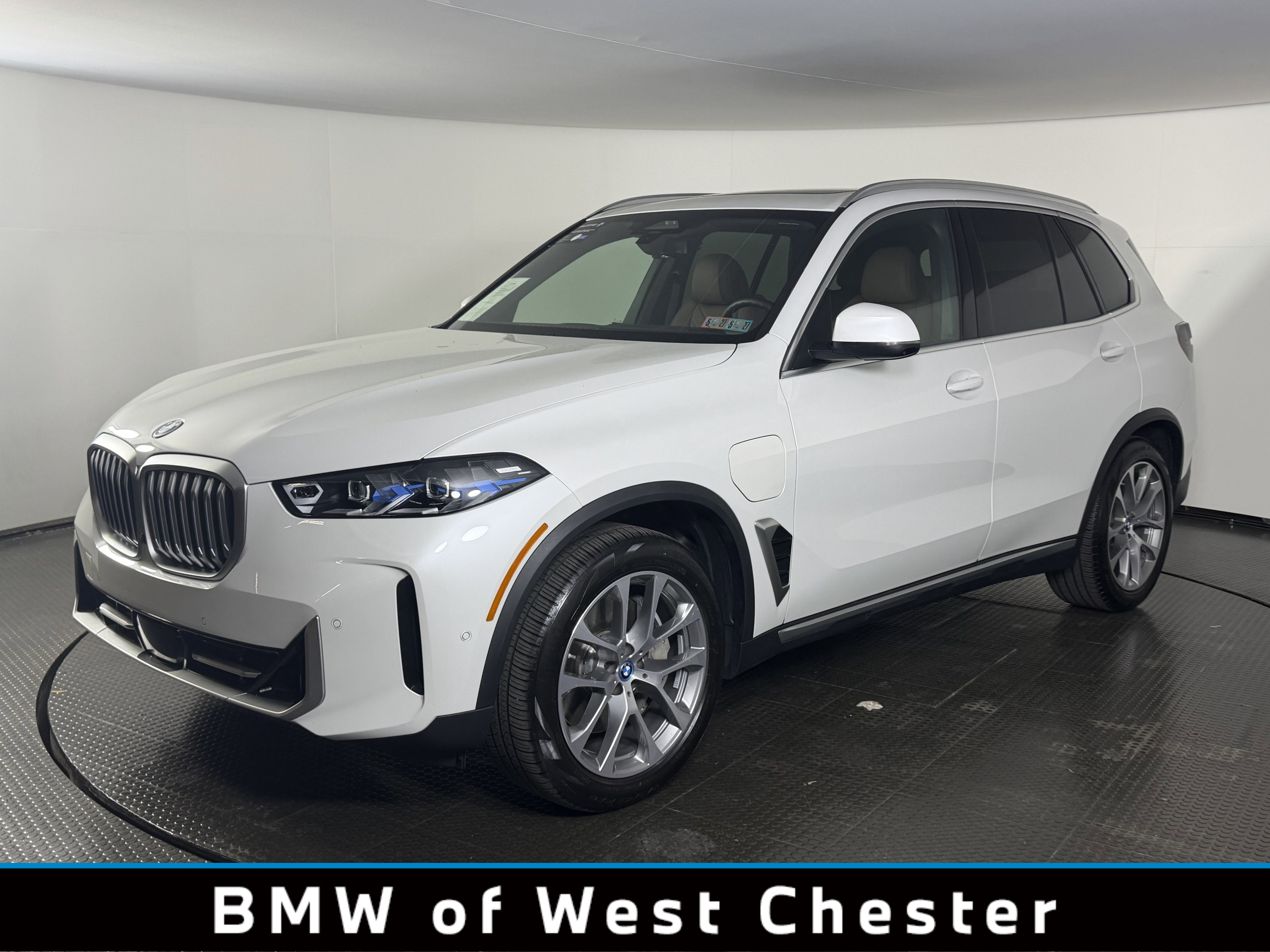 2025 BMW X5 xDrive50e's photo