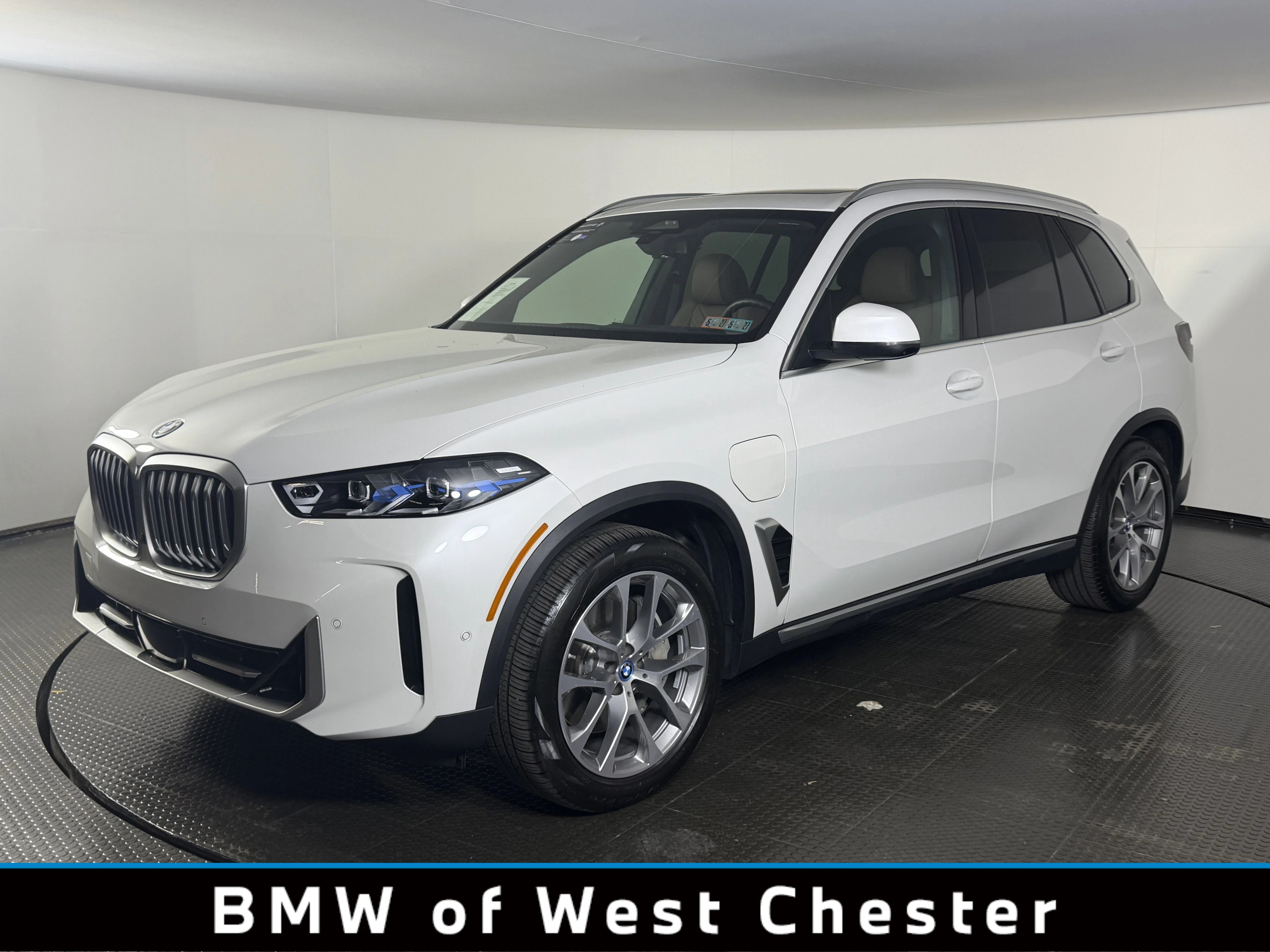 2025 BMW X5 xDrive50e's photo