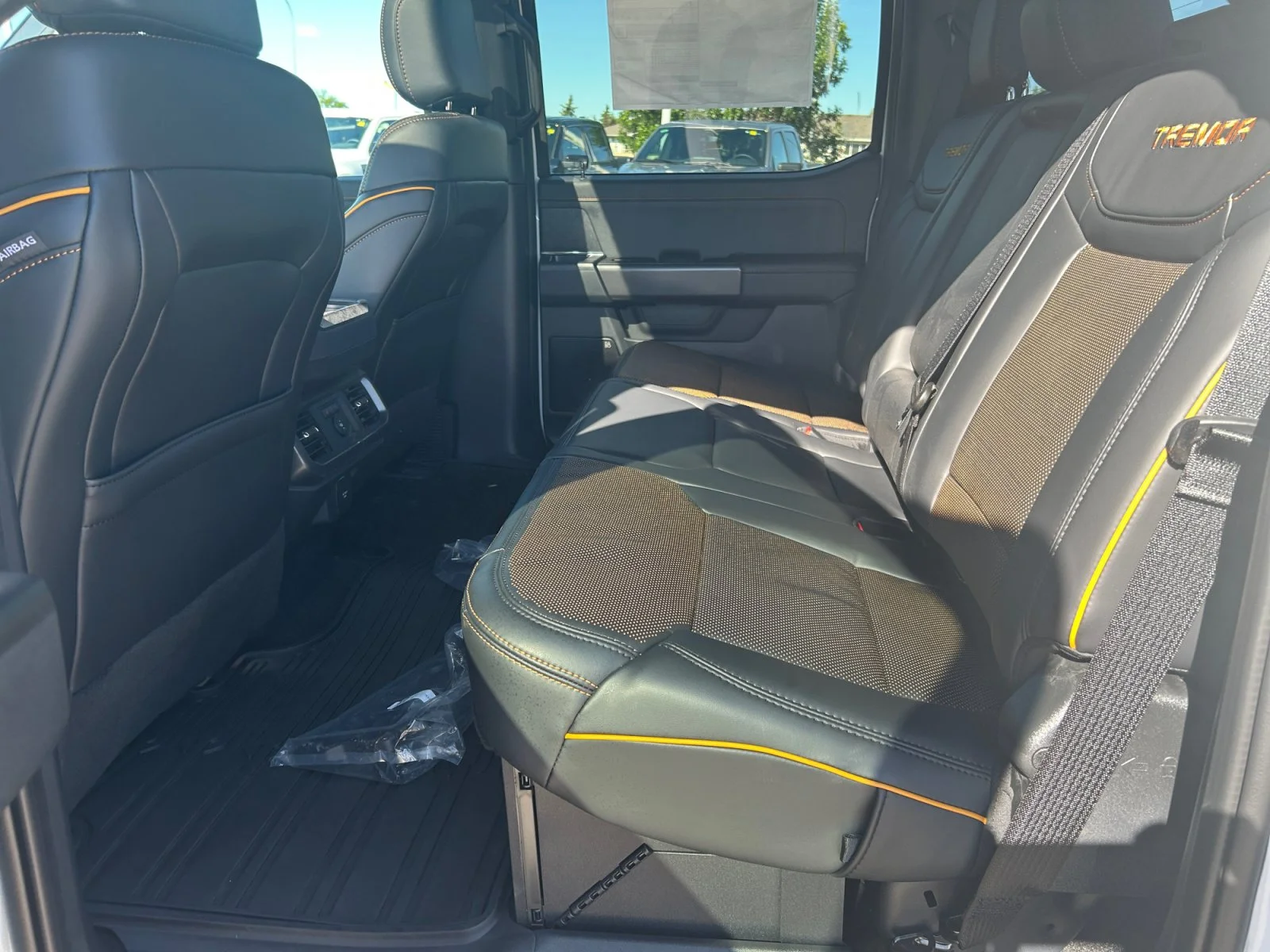 New 2026 Oxford White Ford Tremor image 19